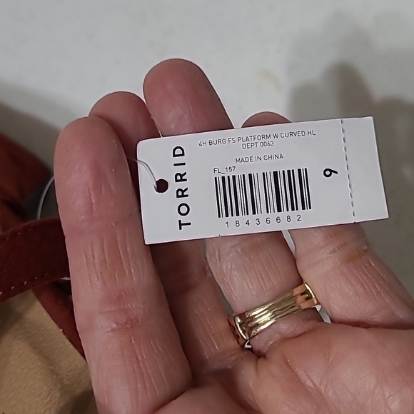 NWT Torrid burgandy suede platform heels size 9W - Picture 9 of 13